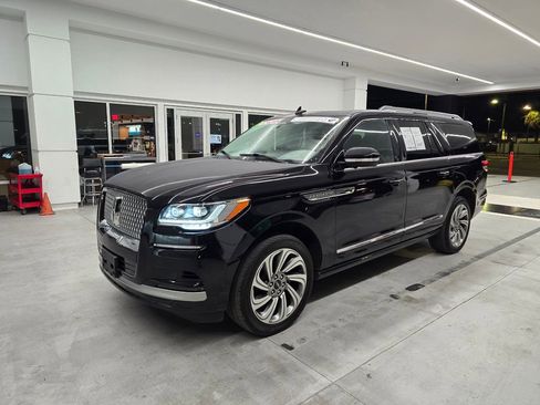 Used 2023 Lincoln Navigator L Reserve RWD image 2