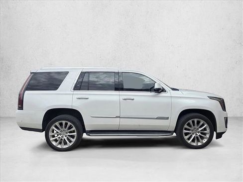 Used 2019 Cadillac Escalade Luxury image 4