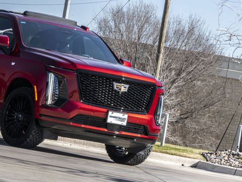 Used 2025 Cadillac Escalade Sport Platinum image 5