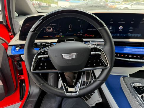 Certified 2025 Cadillac Optiq Sport 1 AWD/4WD image 21