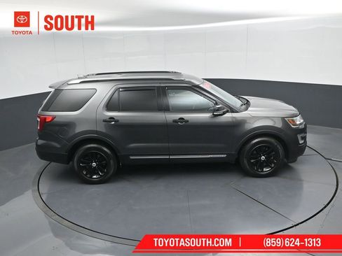 Used 2017 Ford Explorer XLT w/ Equipment Group 202A FWD image 49
