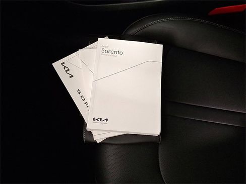 Used 2023 Kia Sorento S w/ Panoramic Sunroof Package image 27