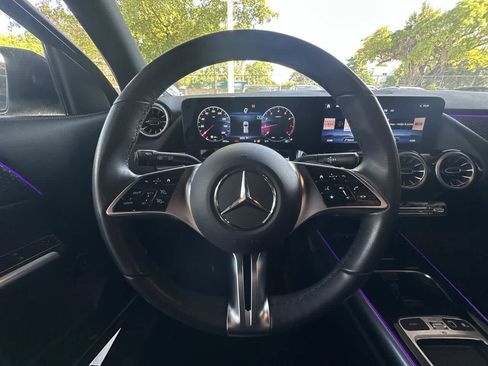Used 2025 Mercedes-Benz GLA 250 4MATIC image 15
