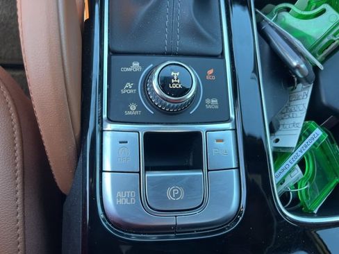 Used 2025 Kia Telluride AWD image 28