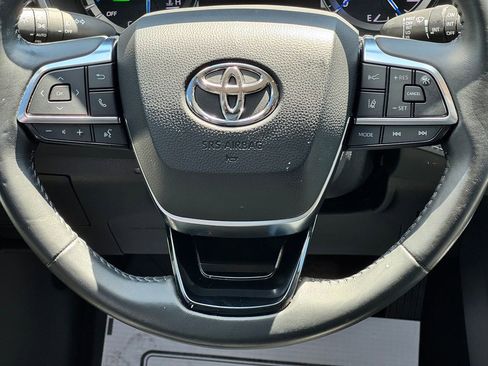 Used 2021 Toyota Highlander XLE FWD image 23