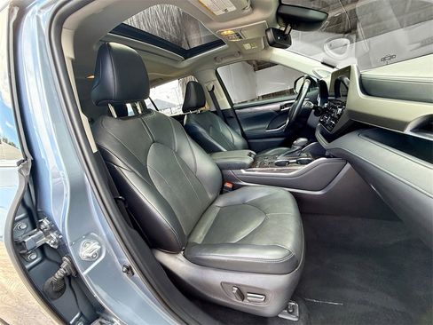Used 2021 Toyota Highlander Limited image 32