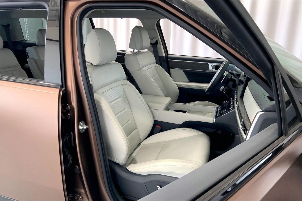 Used 2024 Hyundai Santa Fe Calligraphy FWD image 16