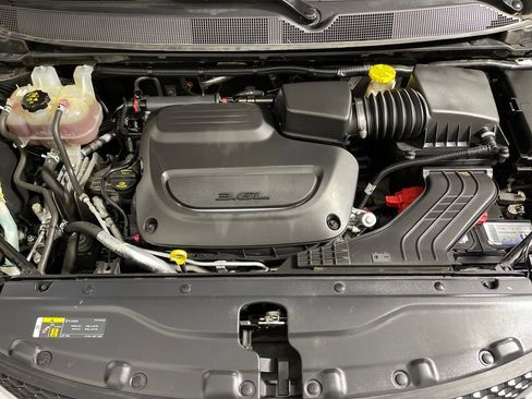 Used 2019 Chrysler Pacifica Touring Plus image 9