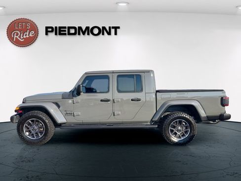 Used 2020 Jeep Gladiator Overland AWD/4WD image 8