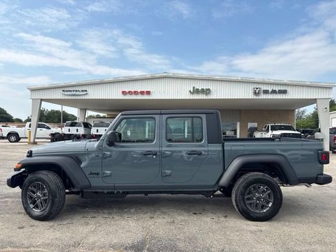New 2026 Jeep Gladiator Sport AWD/4WD image 2