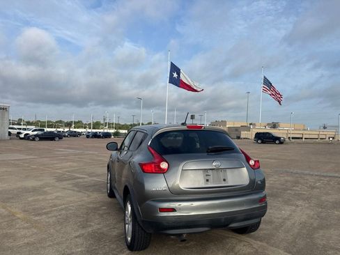 Used 2011 Nissan Juke SL FWD image 16