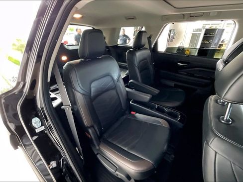 Used 2022 Nissan Pathfinder Platinum AWD/4WD image 16