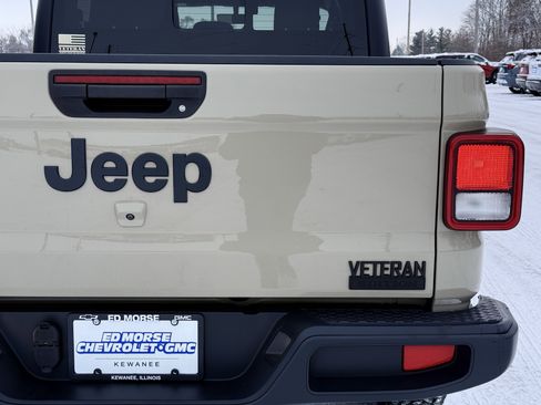 Used 2022 Jeep Gladiator Sport image 5