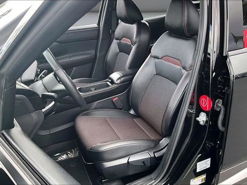 Certified 2025 Nissan Kicks SR AWD/4WD image 20