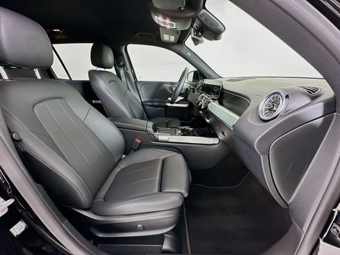 Used 2025 Mercedes-Benz GLB 250 image 29
