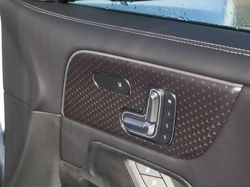 New 2026 Mercedes-Benz GLB 250 4MATIC image 12