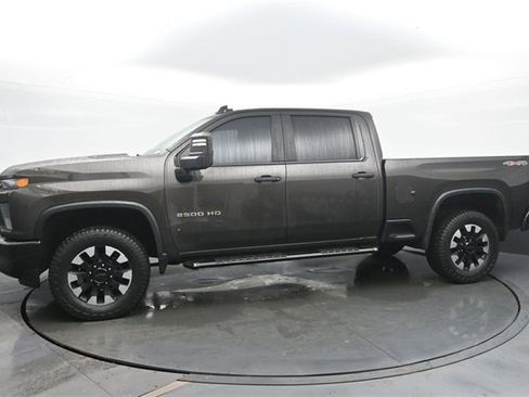 Used 2020 Chevrolet Silverado 2500 Custom w/ Custom Value Package image 2