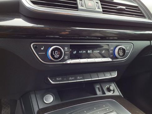 Used 2019 Audi Q5 2.0T Premium w/ Convenience Package AWD/4WD image 16