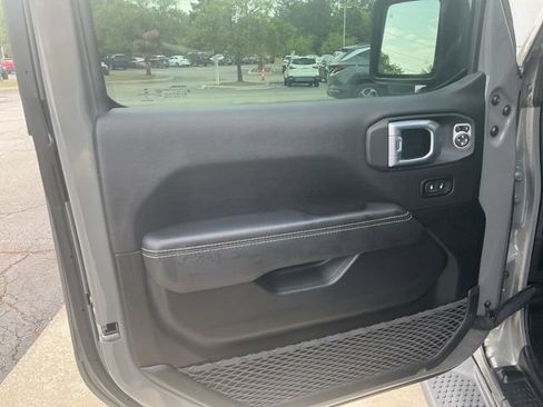 Used 2021 Jeep Wrangler Unlimited Sahara AWD/4WD image 15