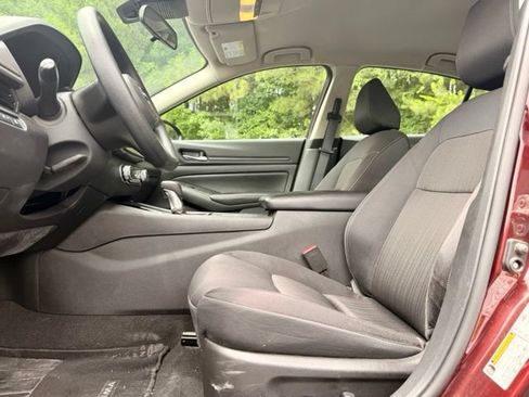 Used 2024 Nissan Altima 2.5 SV FWD image 27