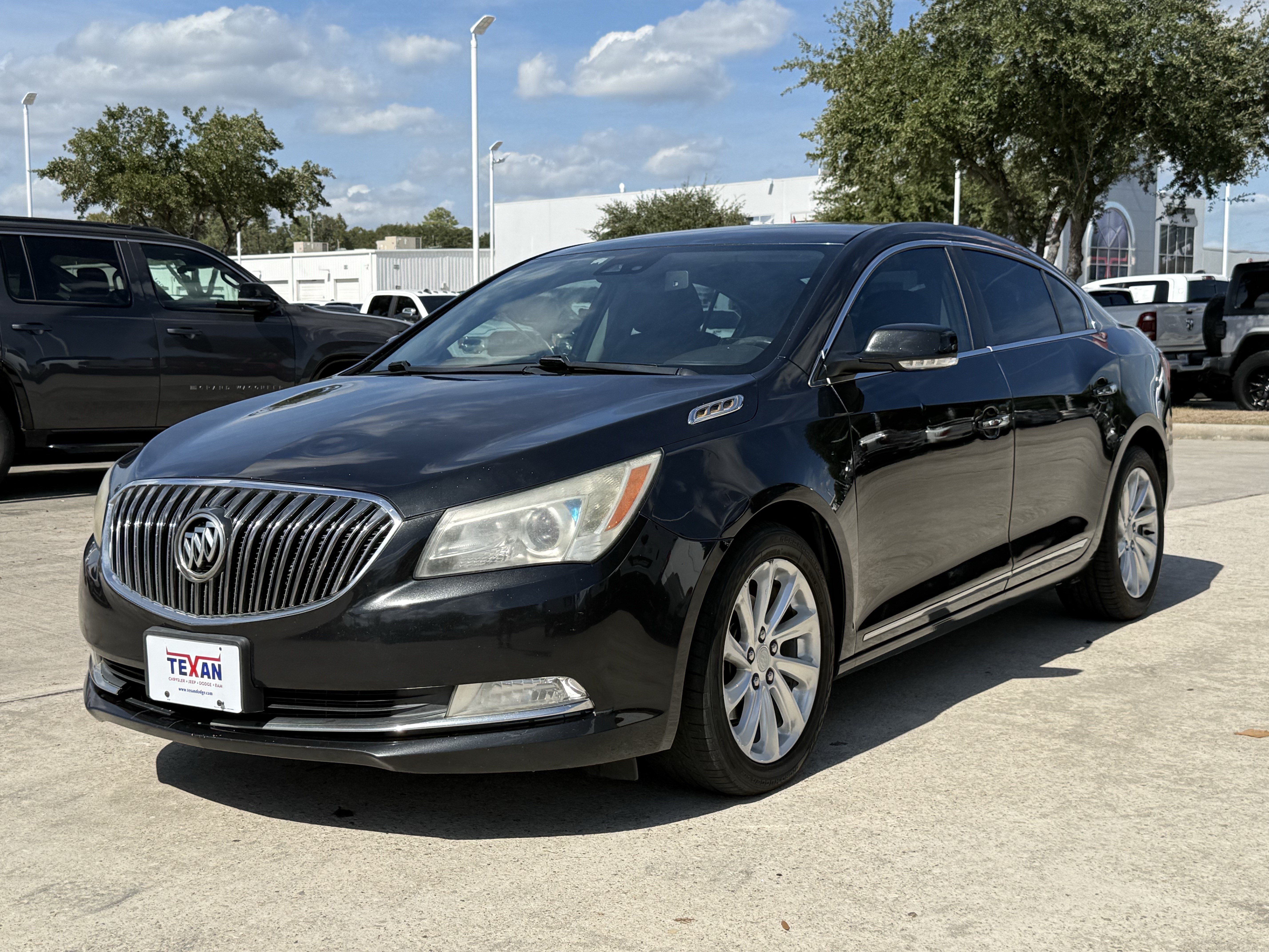 Used 2015 Buick LaCrosse Leather w/ Driver Confidence Package #1 FWD image 9