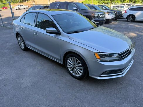 Used 2015 Volkswagen Jetta SE FWD image 2