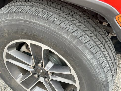 Used 2023 Jeep Wrangler Sahara image 31