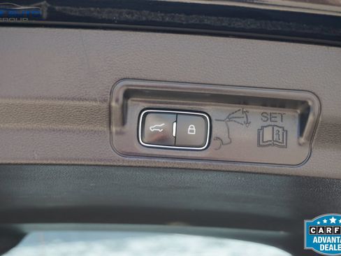 Used 2022 Ford Explorer XLT w/ Equipment Group 202A AWD/4WD image 17