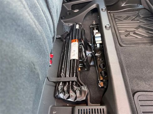 Used 2023 Chevrolet Colorado Z71 w/ Z71 Convenience Package 2 image 36