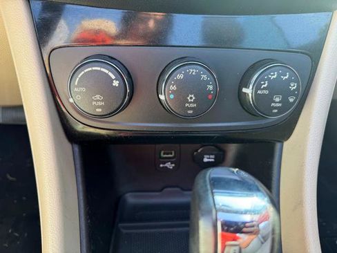 Used 2014 Chrysler 200 Limited FWD image 12