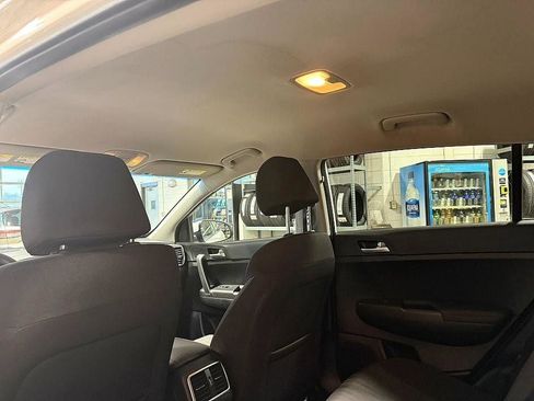 Used 2020 Kia Sportage LX image 23