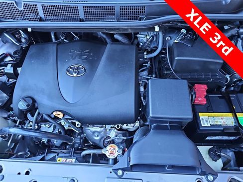 Used 2020 Toyota Sienna XLE image 13