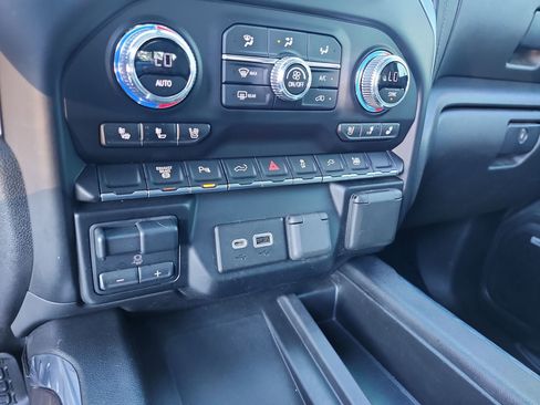 Used 2023 GMC Sierra 3500 SLT w/ SLT Premium Package image 29