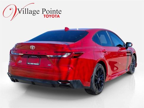 Used 2025 Toyota Camry SE image 4