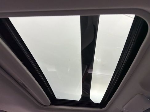 Used 2022 Toyota RAV4 XLE Premium image 29