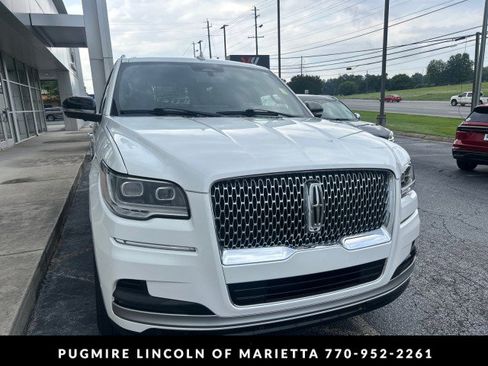 Used 2023 Lincoln Navigator Reserve AWD/4WD image 8