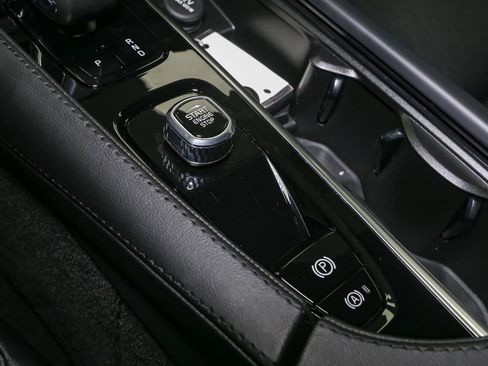 Used 2024 Volvo XC90 B5 Core w/ Climate Package image 35