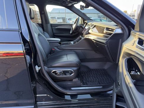 Used 2023 Jeep Grand Cherokee Overland w/ Advanced Protech Group III image 21