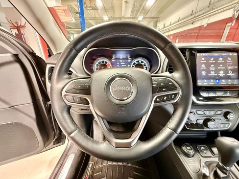 Used 2019 Jeep Cherokee Limited w/ Luxury Group AWD/4WD image 23