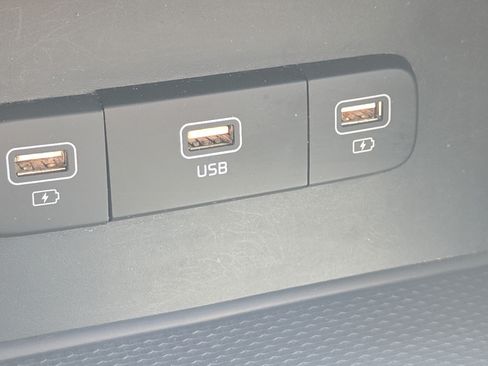 Used 2024 Kia Carnival LX FWD image 27