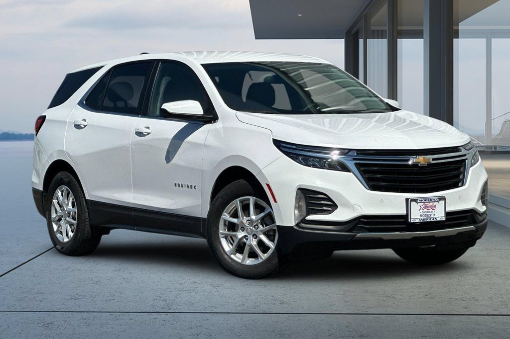 Used 2024 Chevrolet Equinox LT FWD image 2