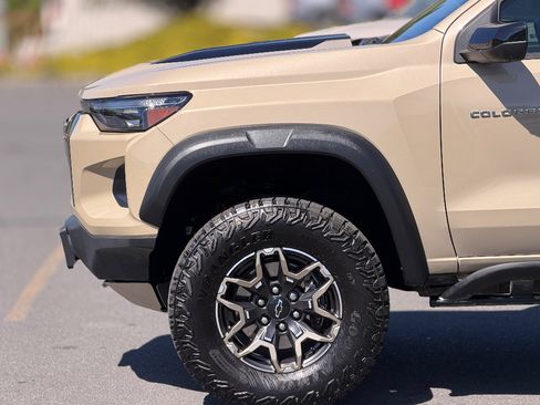 Used 2023 Chevrolet Colorado ZR2 w/ ZR2 Convenience Package III AWD/4WD image 18
