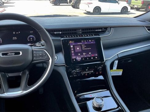 New 2025 Jeep Grand Cherokee Laredo X w/ Luxury Tech Group I image 5