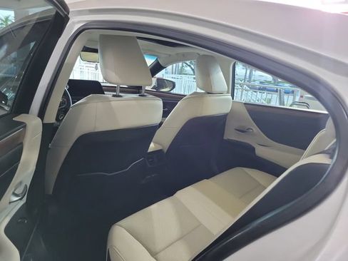 Used 2023 Lexus ES 350 w/ Premium Package FWD image 6
