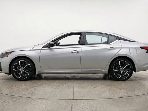 Used 2025 Nissan Altima 2.5 SR FWD image 5