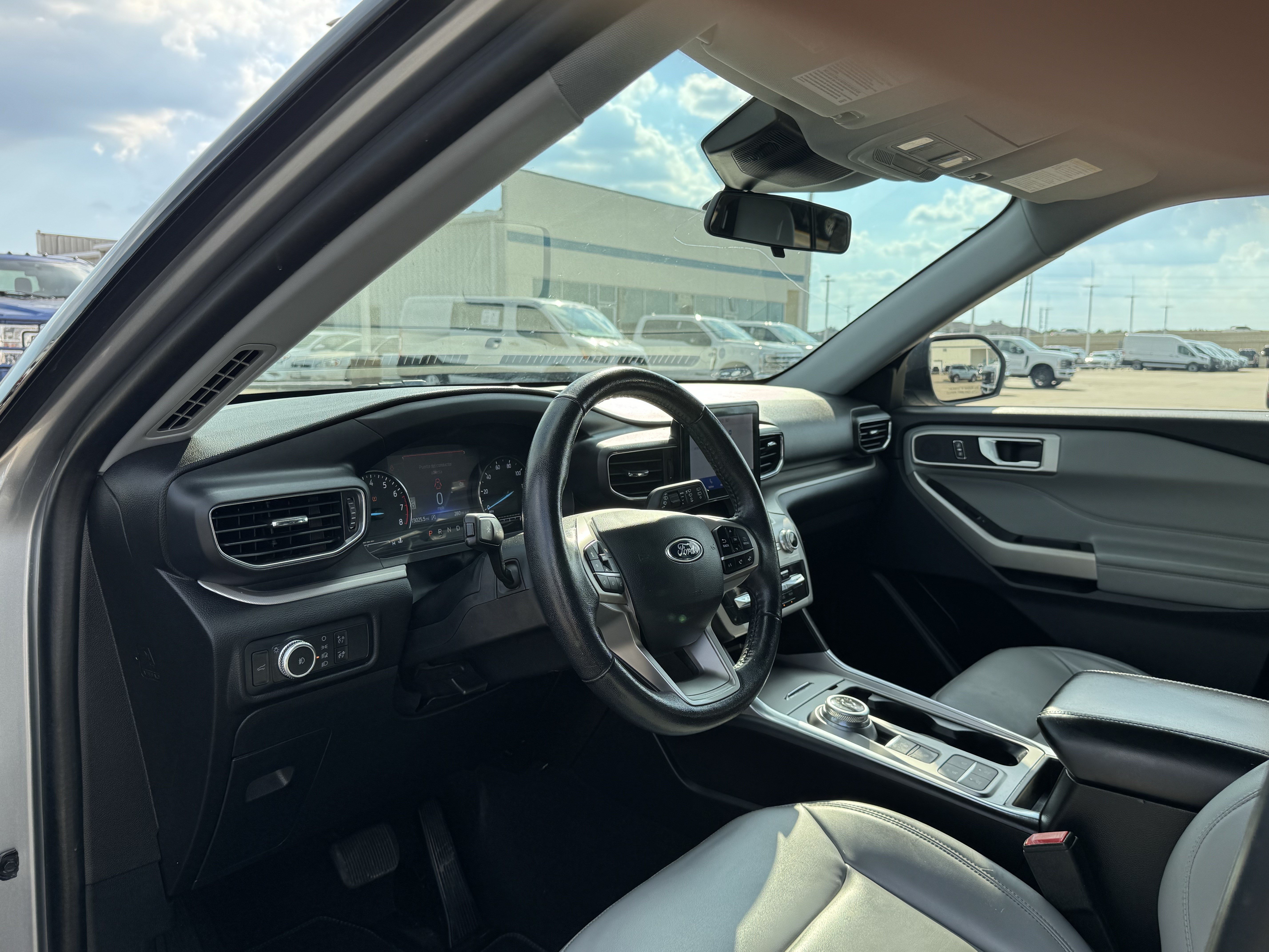 Used 2021 Ford Explorer XLT w/ Equipment Group 202A RWD image 14