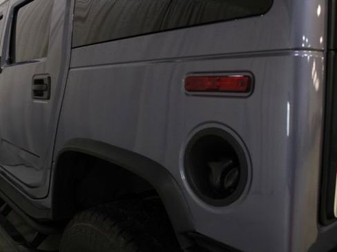 Used 2004 HUMMER H2 w/ Preferred Equipment Group image 31