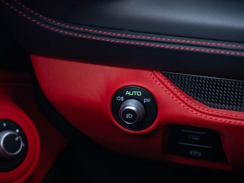 Used 2021 Ferrari F8 Tributo image 40