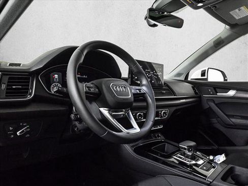 Used 2023 Audi Q5 2.0T Premium Plus w/ Premium Plus Package AWD/4WD image 10