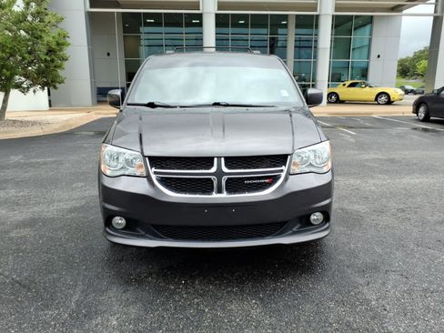 Used 2019 Dodge Grand Caravan SXT FWD image 2
